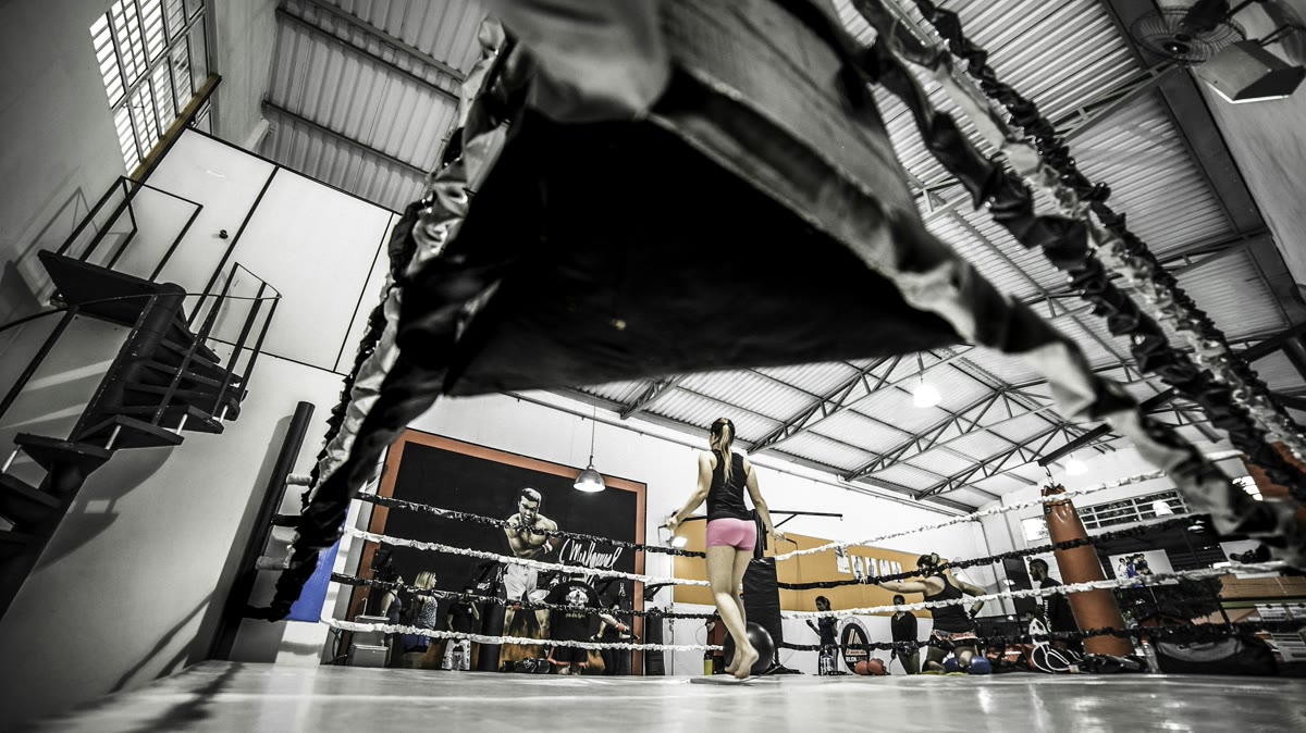 Boxer shadowboxing with relaxed shoulders and a calm reset between combinations